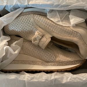 BRAND NEW ! Softwaves shoes in crème size 7